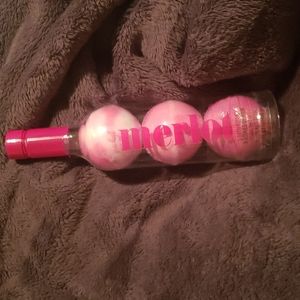 Merlot Bottle of bath fizz bombs